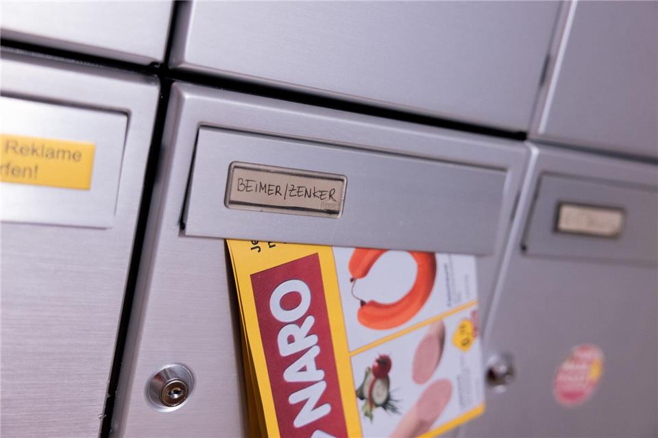Auf die Briefkastenanlage ist Weber besonders stolz.Rolf Vennenbernd/dpa