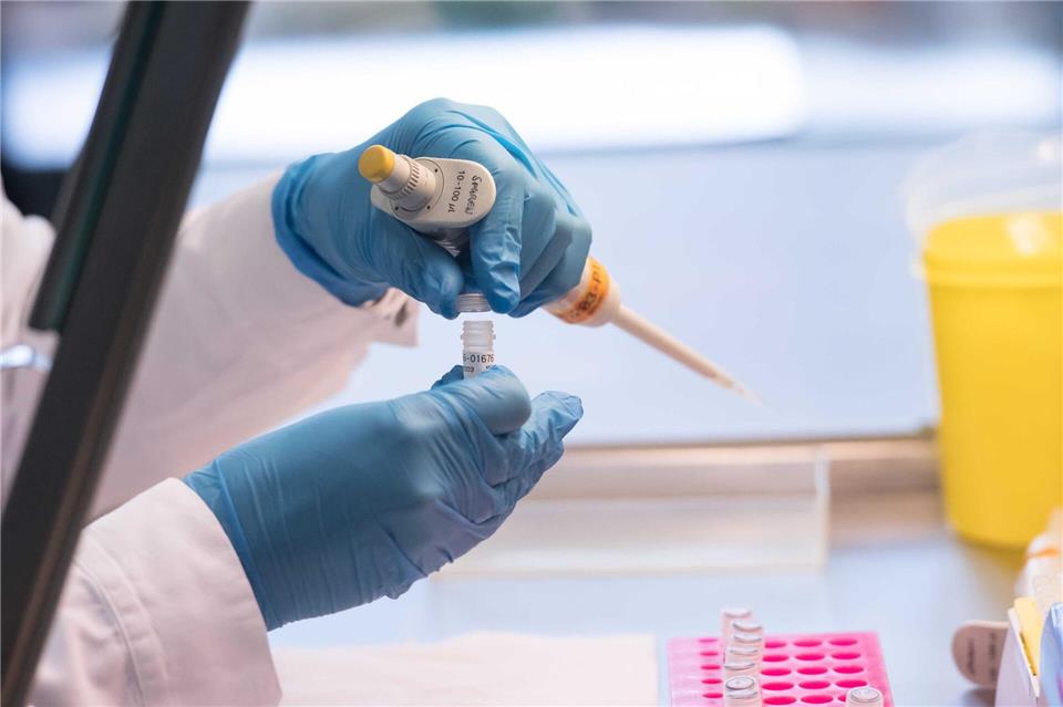 Auf die Parallelen zwischen den beiden Morden stießen die Ermittler erst durch die DNA-Spur. (Symbolbild)Sven Hoppe/dpa