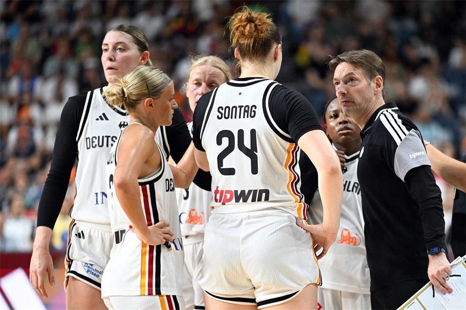Auf die deutschen Basketballerinnen wartet bis zur WM noch viel Arbeit.Federico Gambarini/dpa