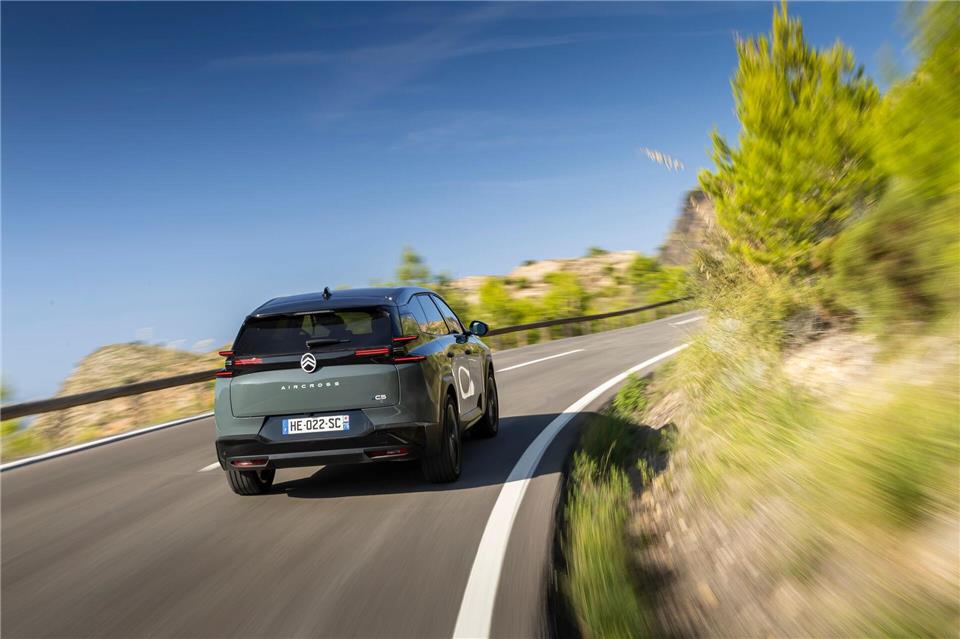 Neuer C5 Aircross: mehr Platz und Komfort zum Familienpreis Auf die komfortable Tour: Der Tester hebt die komfortable Abstimmung des Citroën C5 hervor.Adrien Cortesi/Citroën/dpa-tmn