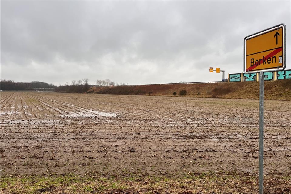 Stadt, Land, Frust bei Borkener Grundstückskäufern Auf diesen neun Hektar am westlichen Stadtrand könnte ein Gewerbegebiet mitsamt Baumarkt entstehen. Anliegern gefällt das ganz und gar nicht.