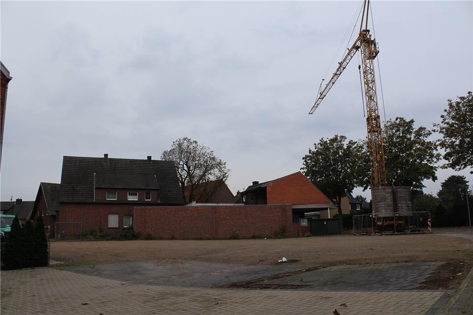 Auf dieser Fläche am Kirchring in Erle soll der Erweiterungsbau entstehen.