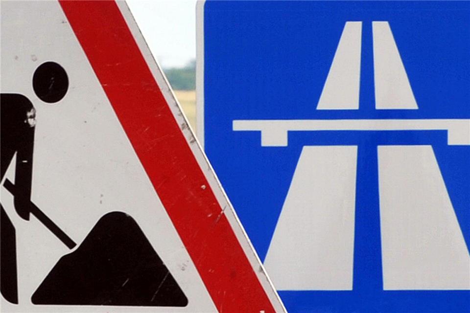 Auf einem Abschnitt der A13 ist der Fahrbahnbelag wegen der Hitze beschädigt. (Archivbild) Martin Schutt/dpa-Zentralbild/dpa