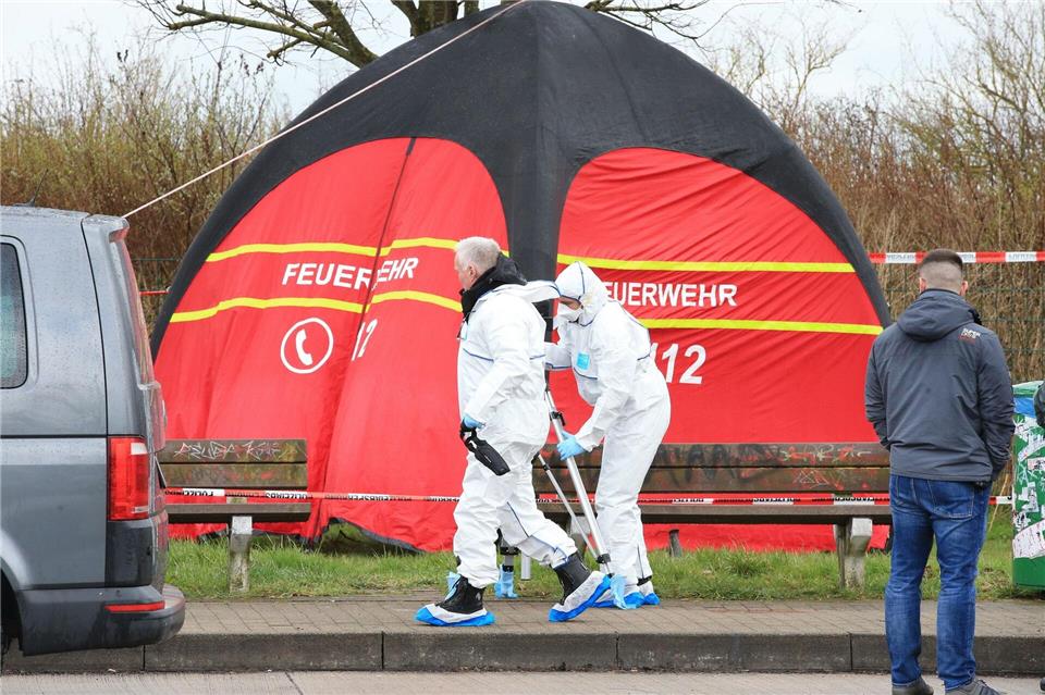 Auf einem Autobahnrastplatz an der A38 ist eine männliche Leiche gefunden worden.Silvio Dietzel/dpa
