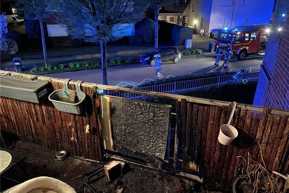 Auf einem Balkon am Ostring war in der Nacht zu Mittwoch ein Feuer ausgebrochen. Die Ursache ist nicht bekannt.