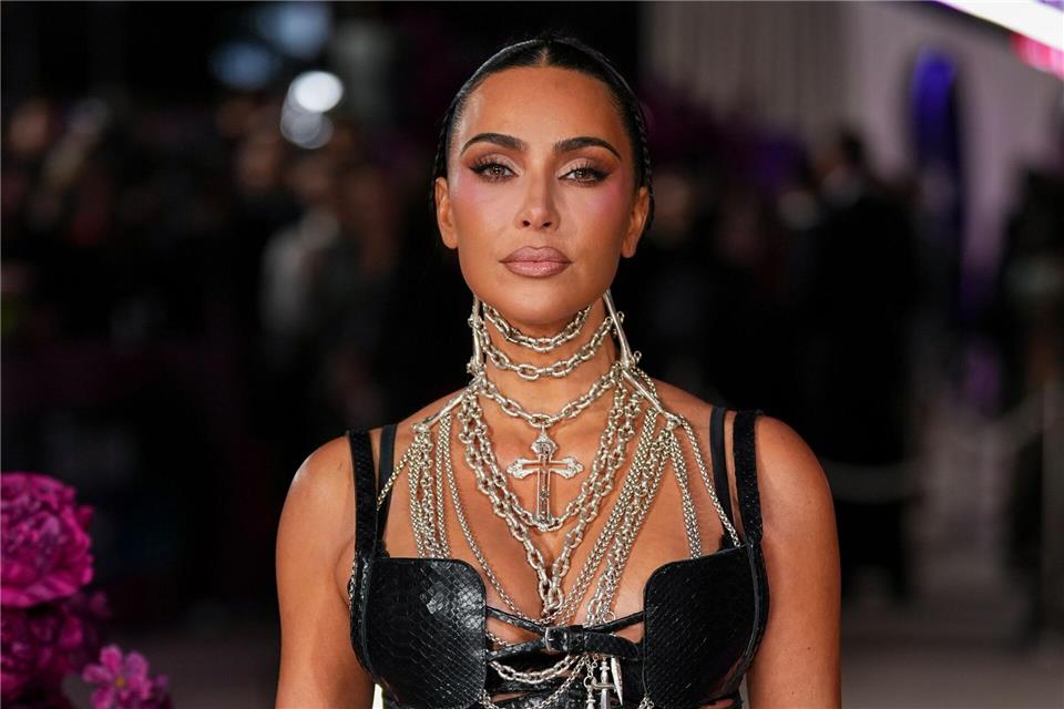 Auf einem Grundstück der Unternehmerin Kim Kardashian wurde ein mutmaßlicher Einbrecher festgenommen. (Archivbild) Scott A Garfitt/Invision/dpa