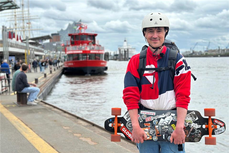 Auf einem Longboard von Nord- nach Süddeutschland - das ist der Plan von Paul William Hiersche.Gerald Wintzer/dpa