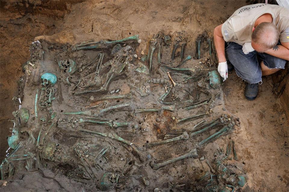 Auf einem Pestfriedhof aus dem 17. Jahrhundert in Nürnberg wurden viele Hundert Tote entdeckt. (Archivbild)Daniel Karmann/dpa