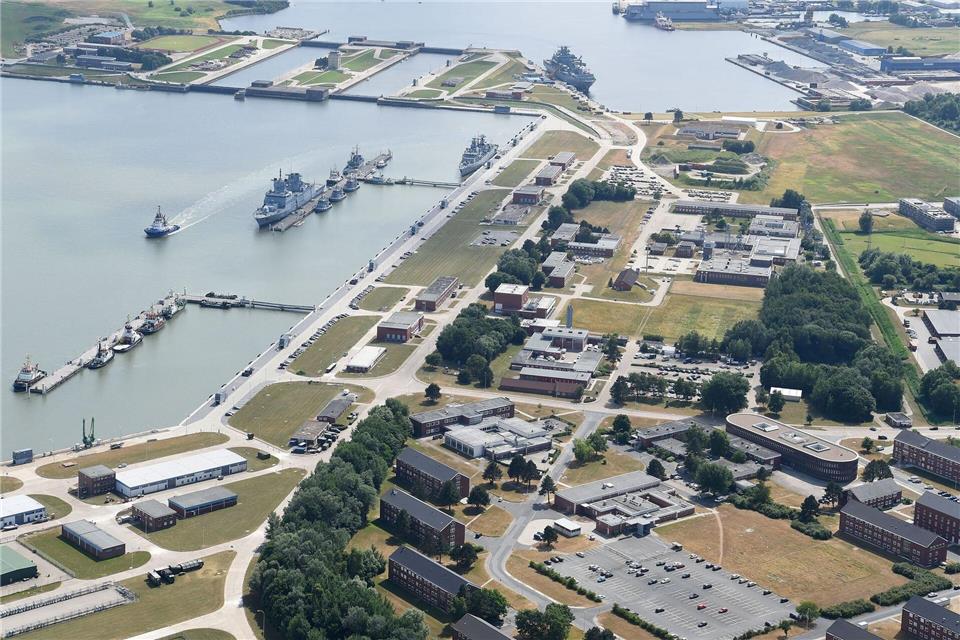 Auf einem Teil des Marinestützpunktes in Wilhelmshaven sollen neue Dienstgebäude entstehen. (Archivbild)Carmen Jaspersen/dpa