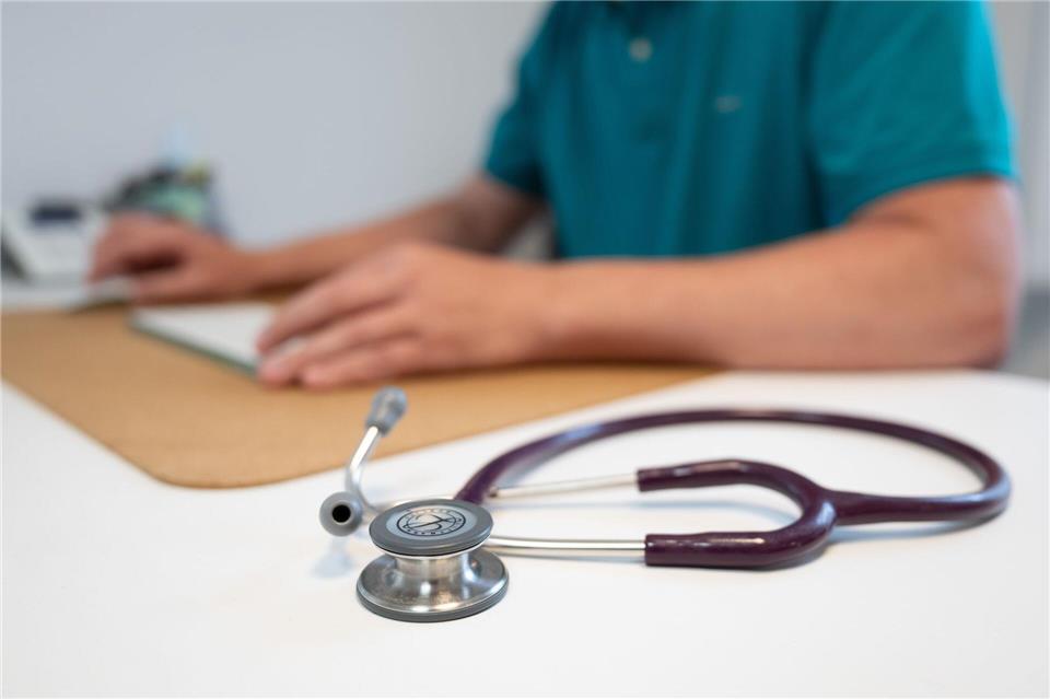 Auf einen Hausarzt kommen in Thüringen knapp 1.300 Patienten - das liegt etwas über dem Bundesdurchschnitt. (Symbolbild)picture alliance/dpa