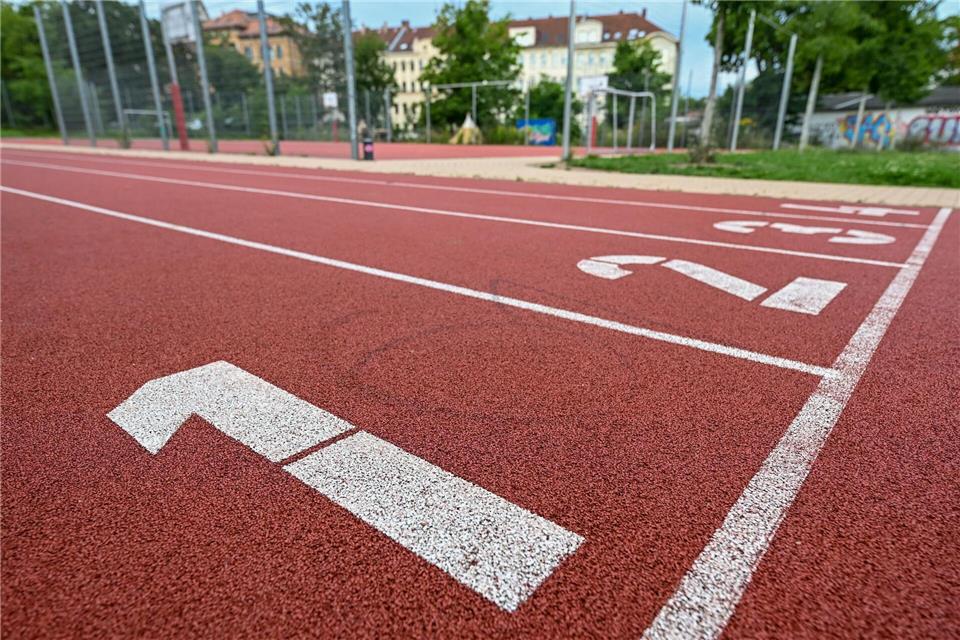 Auf einigen Schulhöfen dürfen sich auch Freizeitsportler austobenHendrik Schmidt/dpa