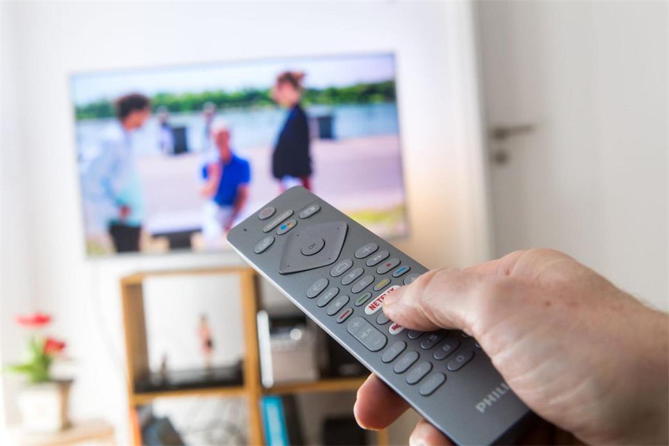 Auf einmal ist eine wichtige Funktion oder App auf dem TV verschwunden - auch das ist Enshittifizierung.picture alliance / dpa-tmn