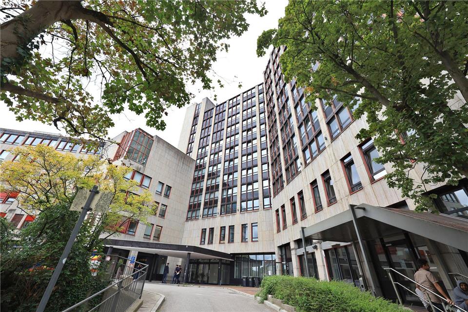 Auf elf Stockwerken sollen im neuen Anker-Zentrum in München künftig bis zu 900 Menschen untergebracht werden. Karl-Josef Hildenbrand/dpa