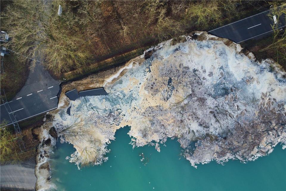 Auf etwa 80 Metern ist die Straße abgesackt.Kreis Coesfeld/dpa