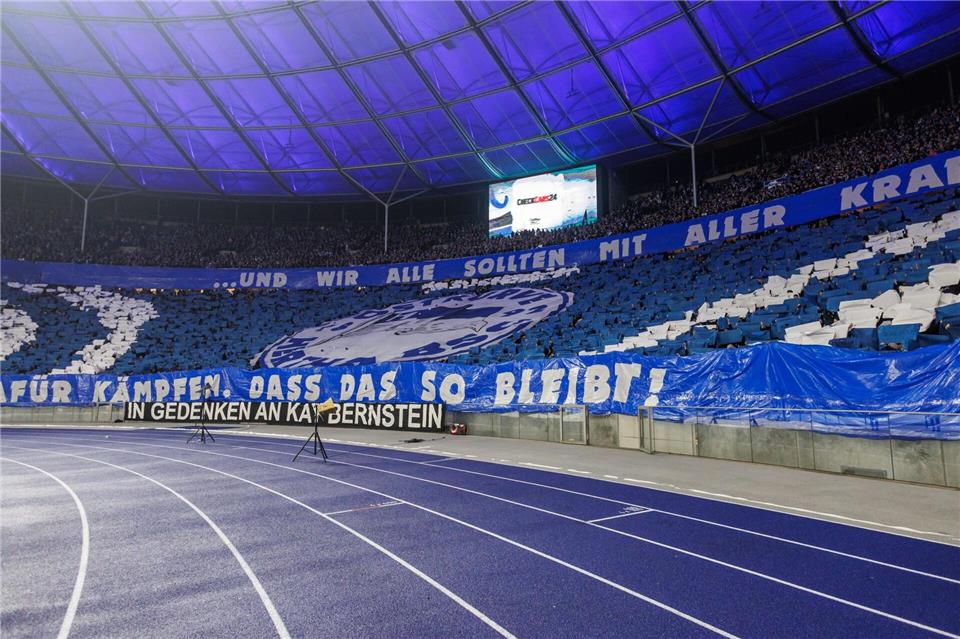 Auf so eine Unterstützung hofft Hertha am Sonntag. (Archivbild)Andreas Gora/dpa
