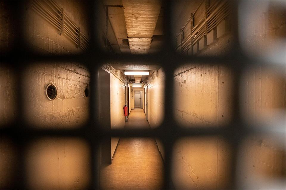 Auf zwei Ebenen erstreckt sich der frühere Regierungsbunker in Alzey. (Archivfoto)Lukas Görlach/dpa