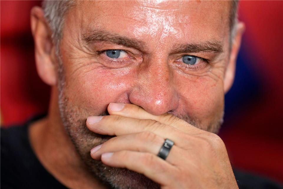 Aufatmen bei Flick nach der UEFA-Entscheidung. (Archivbild)Manu Fernandez/AP/dpa