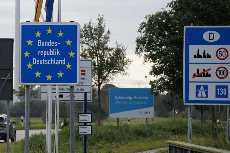 Auffälligkeiten hatten die Bundespolizisten an der deutsch-dänischen Grenze bei ihren ersten Kontrollen nicht zu vermelden.J�rn H�neke/dpa