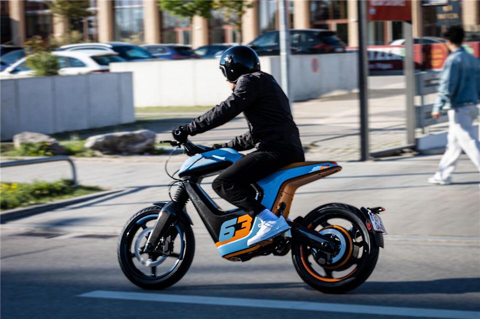 Auffälligstes Merkmal der Novus One ist der futuristische Carbon-Monocoque-Rahmen mit freiem Mittelteil.Daniel Wanner/Novus Urban Mobility/dpa-tmn