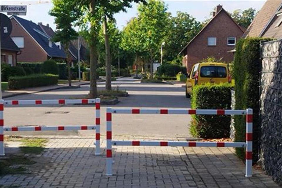 Aufgrund einer besonderen Gefahrenlage wurde an der Ecke Hölderlinstraße/Birkenstraße in Oeding, auch auf Wunsch der Anwohnerinnen und Anwohner, Anfang September wieder eine Umlaufsperre aufgestellt.