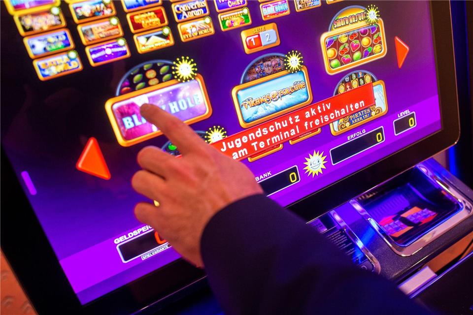 Aufgrund verschärfter Vorschriften hat in MV ein Teil der Spielhallen geschlossen.  (Symbolbild)Klaus-Dietmar Gabbert/dpa-Zentralbild/dpa