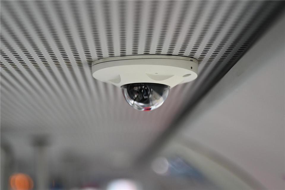 Aufnahmen von Kameras werden in Echtzeit an einen Rechner weitergeleitet und ausgewertet.Shireen Broszies/dpa