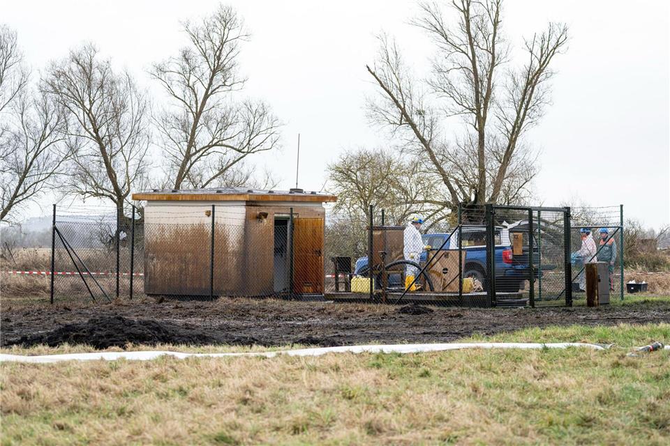Aufräumen nach dem Unglück: Arbeiter bei Gramzow. Fabian Sommer/dpa