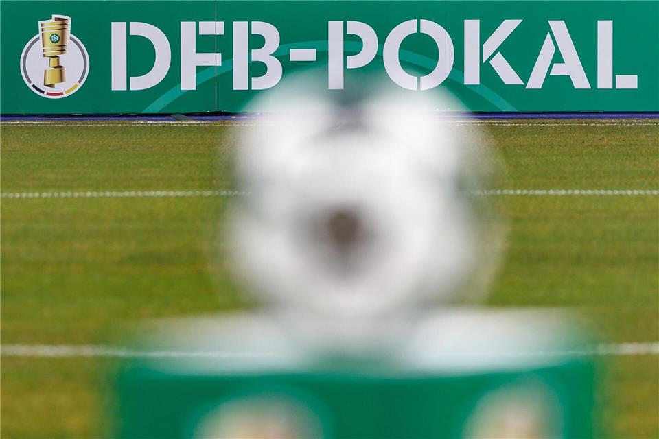 Aufregung beim Pokalspiel zwischen den Kickers und Großaspach. (Archivbild) Andreas Gora/dpa