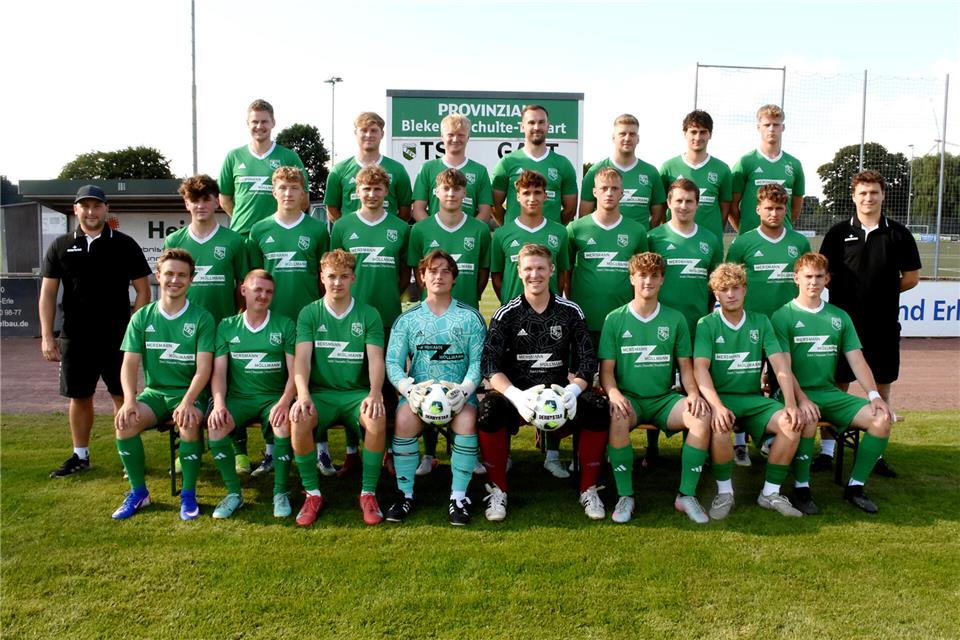 Aufsteiger TSV Raesfeld II möchte sich in der Kreisliga A etablieren: (oben von links) Philipp Höing, Peter Timmermann, Brian Knuf, Pascal Schleking, Kevin Rößmann, Erik Rohmann, Max Derksen; Mitte von links: Trainer Pascal Becker, Jannis Nagel, Till Mümken, Lennart Tünte, Joris Ragnit, Noah Spangemacher, Linus Elvermann, Tobias Bucks, Leon Brockmann, Trainer Steffen Beckmann; unten von links: Moritz Renelt, Nico Christoffers, Christoph Höing, Leon Nicklas Birkenbach, Ludwig Fortmann, Maximilian Bleker, Tom Heiming, Jasper Bäßler.