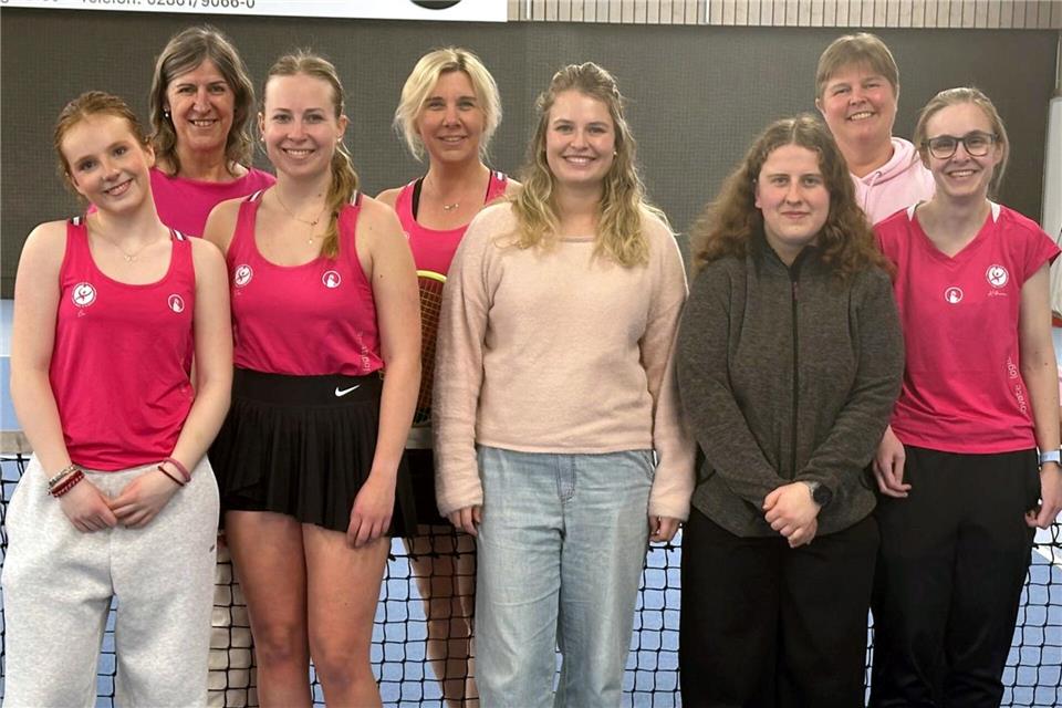 Aufsteigerinnen: (von links) Liv Knaack, Martina Kersting, Sina Schlüter, Nadine Springer, Anna Lena Radas, Franziska Anschlag, Anke Brüggemann und Katharina Niewerth.