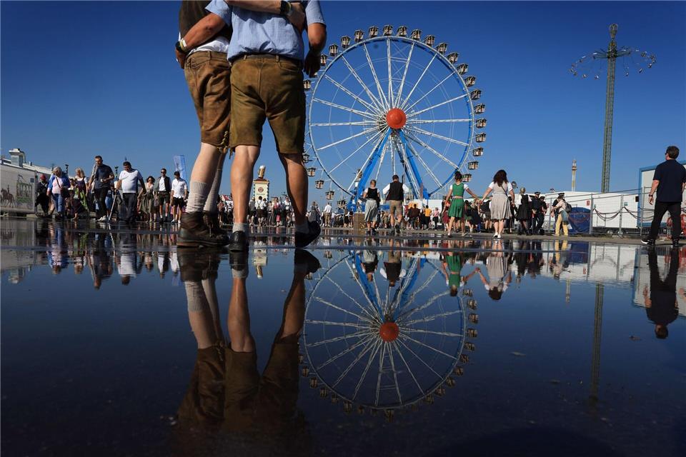 Auftakt zum Oktoberfest: Für einen reibungslosen Ablauf sollten Besucher einige Regeln zu Taschen, mitgebrachten Gegenständen und Tieren auf dem Festgelände beachten.Karl-Josef Hildenbrand/dpa/dpa-tmn
