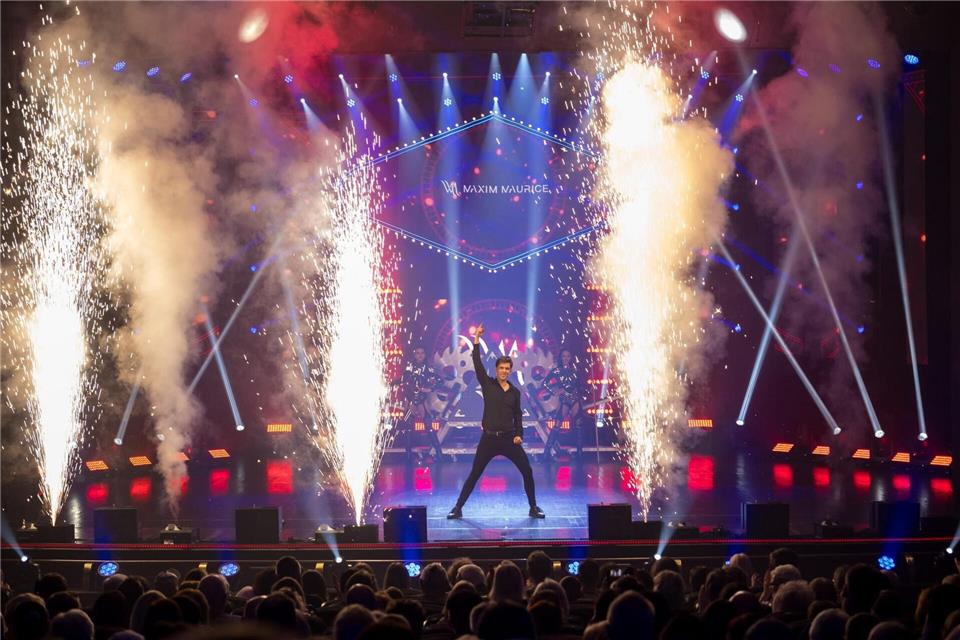 Auftritte, wie der von Zauberkünstler Maxim Maurice, gehören zum Programm in der Westmünsterlandhalle in Heiden.