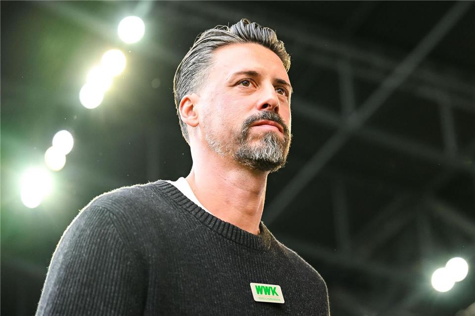 Augsburgs Coach Sandro Wagner stand schon vor dem Duell gegen Wolfsburg unter Druck.Harry Langer/dpa