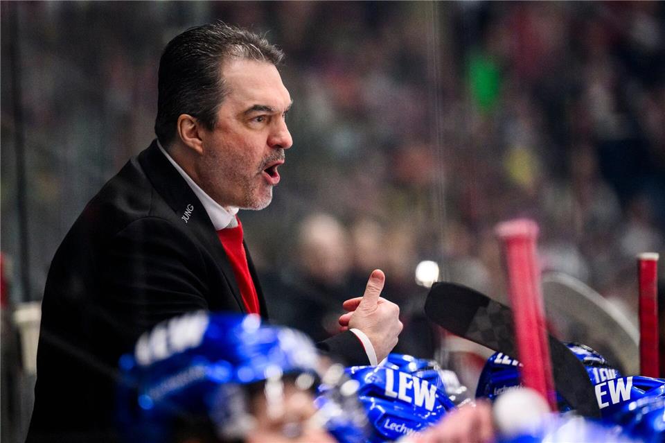 Augsburgs Sportdirektor Larry Mitchell lobt Torwart Peyton Jones. (Archivbild)Tom Weller/dpa