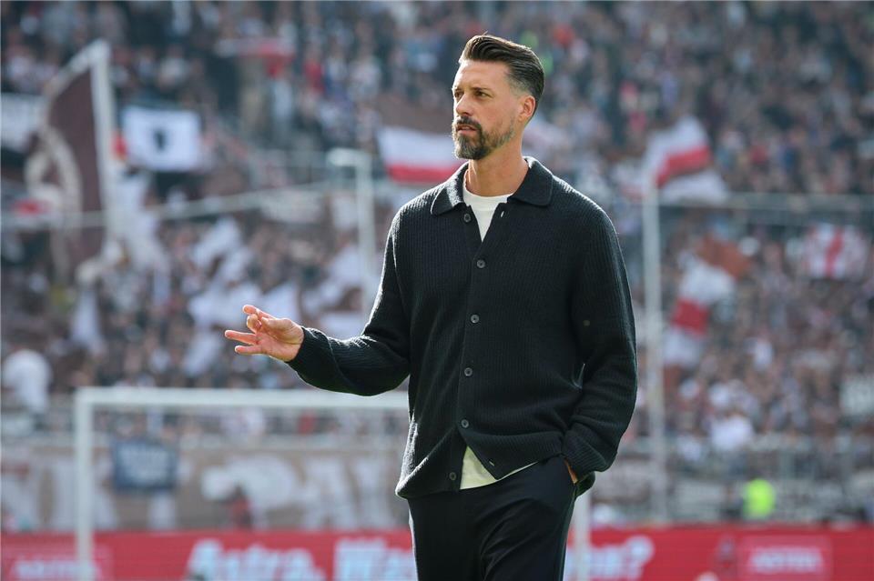 „Mentalitätsleistung“: St. Pauli siegt nach Rückstand Augsburgs Trainer Sandro Wagner. Christian Charisius/dpa