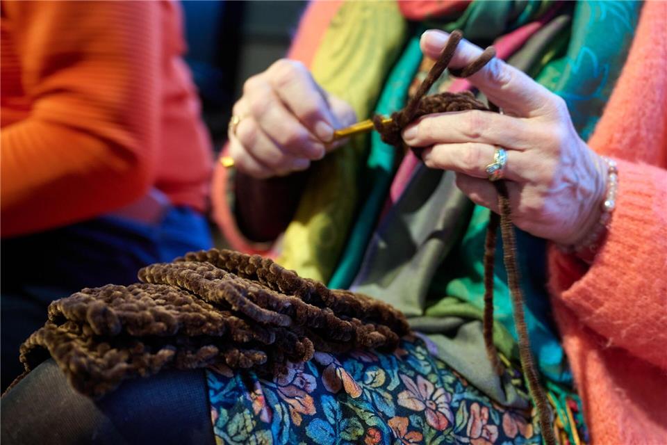 Aus 1.100 zehn mal zehn Zentimeter großen Quadraten soll am Ende eine Fläche von elf Quadratmetern bedeckt werden.Bernd Thissen/dpa