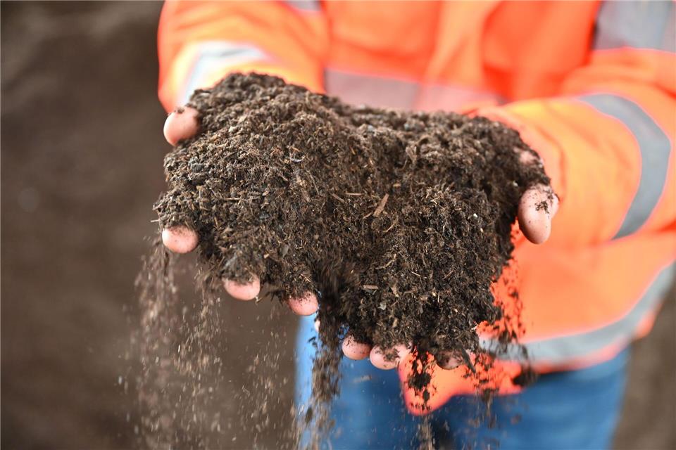 Schleswig-Holsteiner sind fleißige Biomüllsammler  Aus Biomüll kann wertvoller Kompost werden. (Symbolbild)Uli Deck/dpa