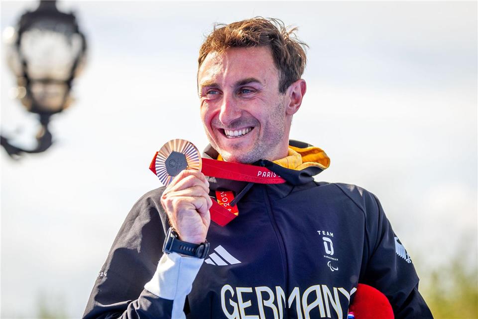 Aus Bronze wird für Para-Triathlet Martin Schulz Silber. (Archivbild)Jens Büttner/dpa
