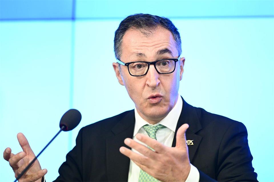 Aus Cem Özdemirs Sicht hat der Standort Neckarsulm eine Zukunft. (Archivbild)Bernd Weißbrod/dpa