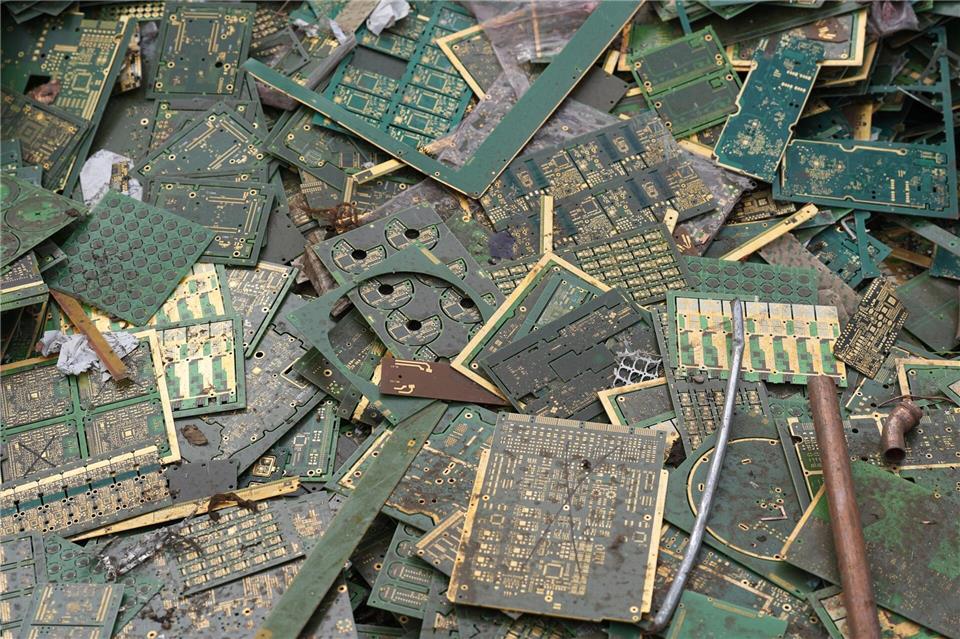 Wie sich aus Elektroschrott mehr als bislang machen lässt Aus Elektroschrott wird viel Kupfer gewonnen. (Archivbild)Marcus Brandt/dpa