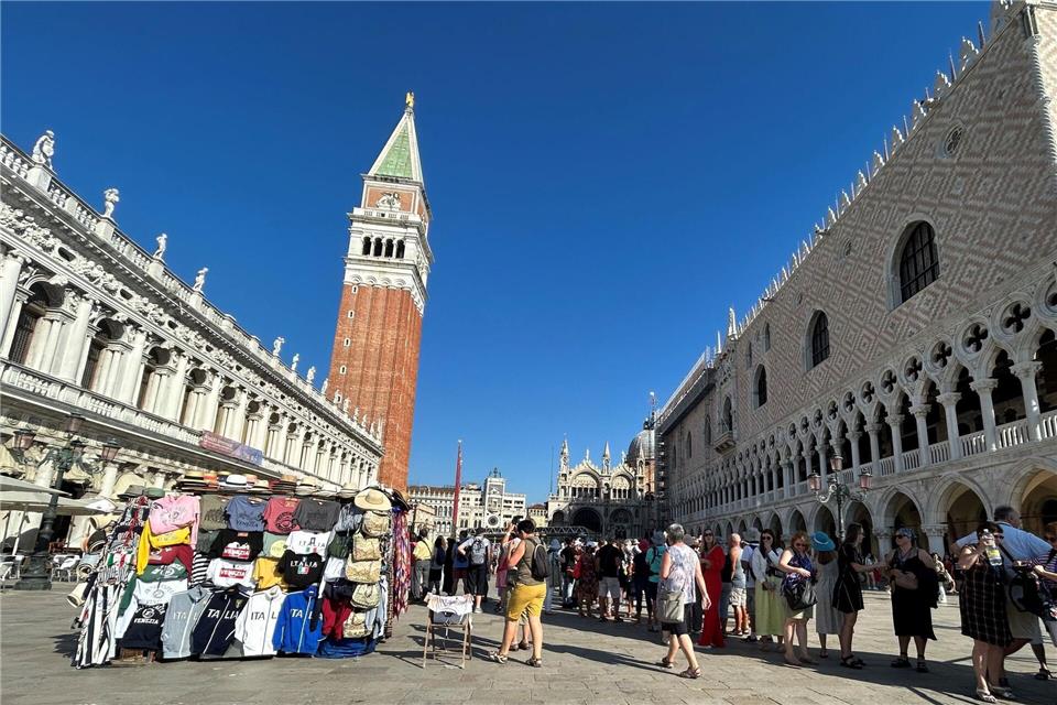 Aus Hotels in Venedig und anderen italienischen Städten wurden die Daten von Ausweisdokumenten geklaut. (Foto: Archiv)Christoph Sator/dpa