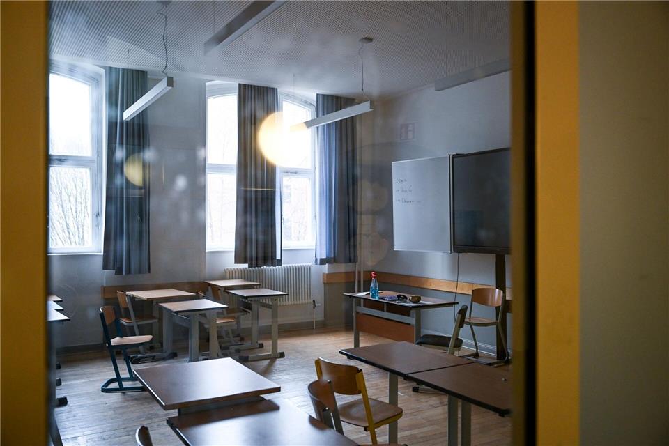 Aus Protest gegen die Wehrdienst-Pläne der schwarz-roten Koalition in Berlin wollen junge Menschen an diesem Freitag nicht in die Schule gehen, sondern auf den Straßen demonstrieren. (Symbolbild)Jens Kalaene/dpa