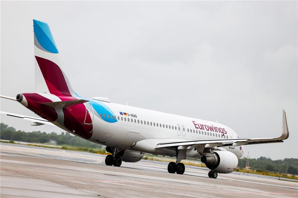 Aus Sicherheitsgründen entschied sich die Cockpit-Crew beim ersten Landeversuch für ein Durchstartmanöver. (Archivbild)Christoph Reichwein/dpa