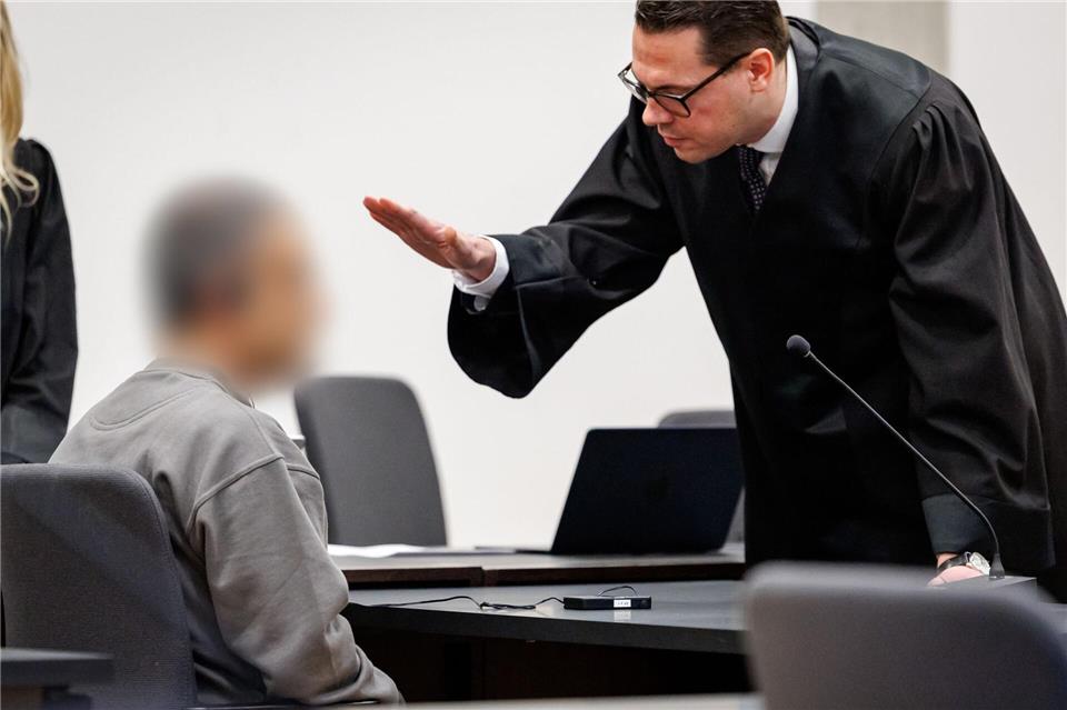 Aus Sicht der Verteidigung gibt es keine Beweise, dass es sich um Mord handelt. Daniel Karmann/dpa