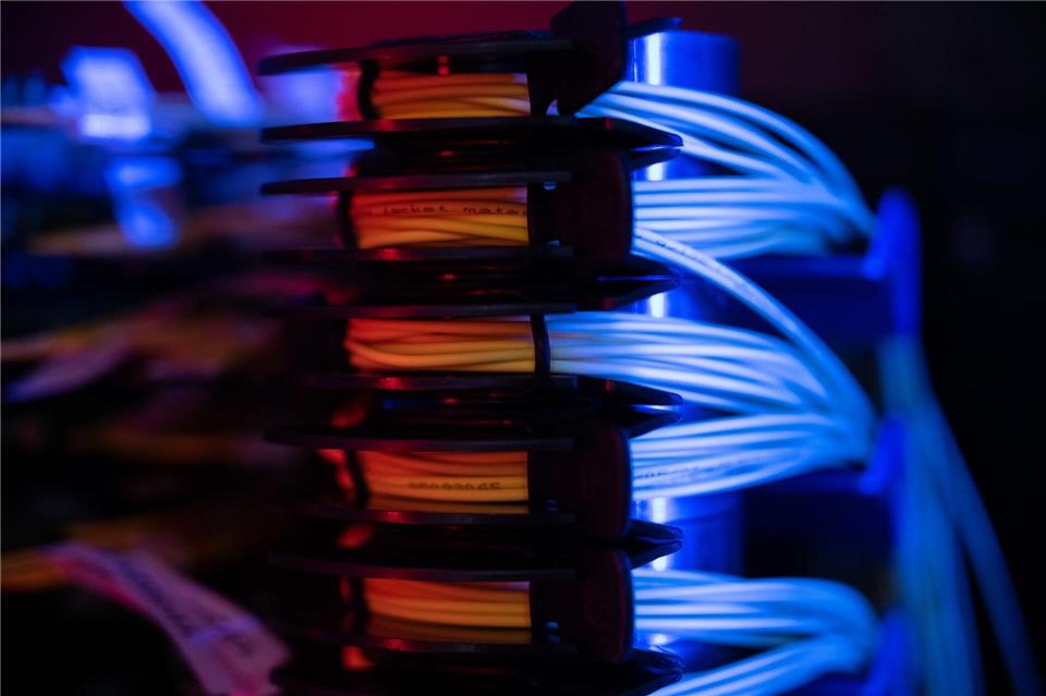 Aus Sicht von Bitkom-Präsident Ralf Wintergerst muss sich Deutschland aus einseitigen Abhängigkeiten lösen, auch bei digitaler Infrastruktur. (Symbolbild).Sebastian Gollnow/dpa