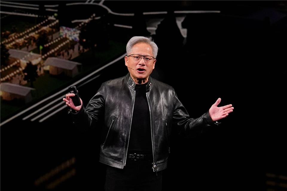 Aus Sicht von Nvidia-Chef Jensen Huang schwächt sich der KI-Boom noch lange nicht ab. (Archivbild)Godofredo A. Vásquez/AP/dpa