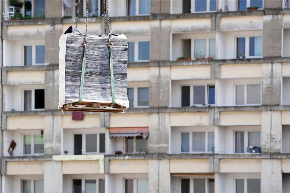 Aus alten Betonteilen von Plattenbauten werden neue Gebäude. (Symbolbild)Soeren Stache/dpa