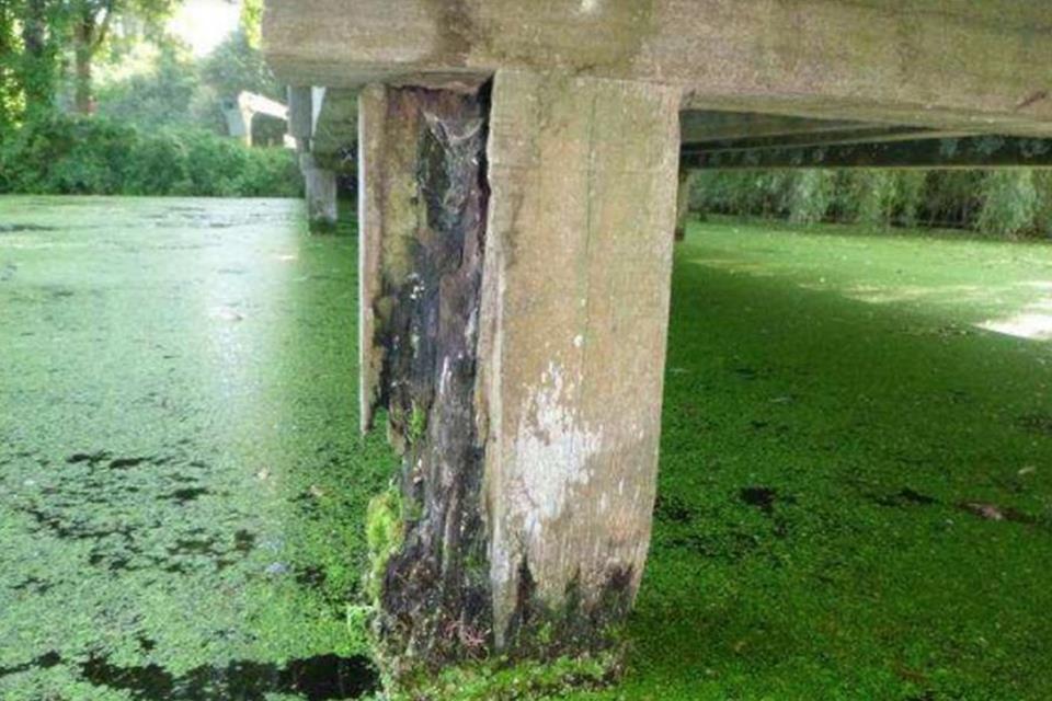 Am Pröbstingsee sollen drei Brücken erneuert werden Aus dem Befund der Gutachter: Die Brücken seien aufgrund „lokaler Verrottung“ in ihrer Tragfähigkeit stark eingeschränkt.