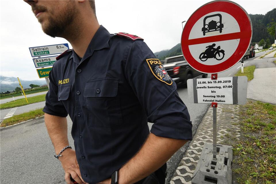 Aus dem Grund wurden auch Fahrverbote für den Durchgangsverkehr verhängt. (Archivbild)Angelika Warmuth/dpa