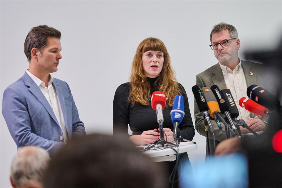 Aus den sogenannten Vorgesprächen von Linke, Grünen und SPD in Berlin sind Sondierungen zur Regierungsbildung geworden. Annette Riedl/dpa